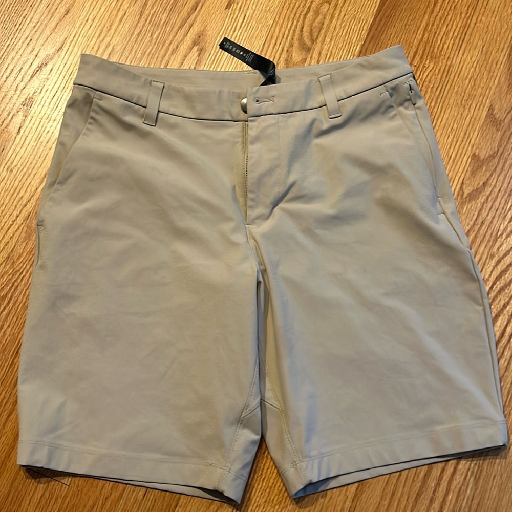 Men’s lululemon size 31 tan shorts